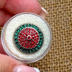 Magnolia and Vine 18mm Original SUNDIAL - Christmas Red/Green Snap